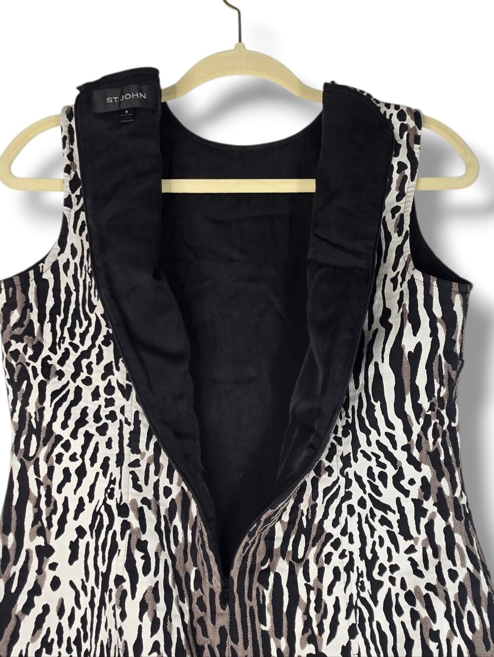 St. John Animal Print Sheath Dress Quiet Luxury Mixed Safari Sleeveless Size 8 - Picture 15 of 16
